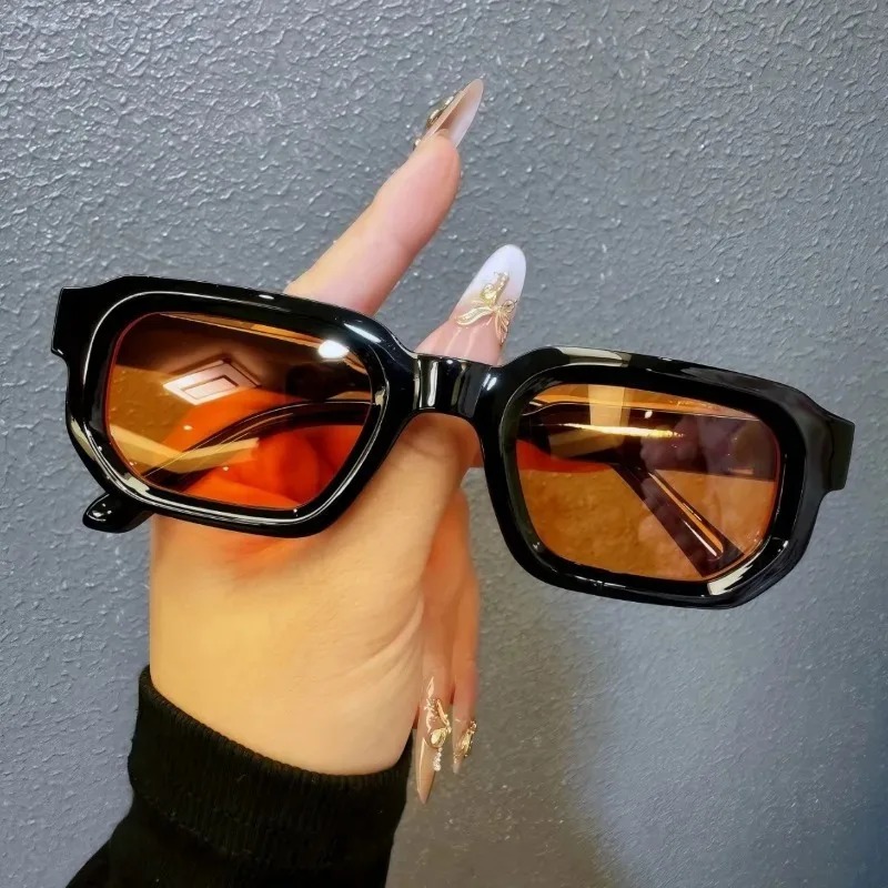 Okulary przeciwsłoneczne w sty – Vintage Fashion Female recenzja i cena