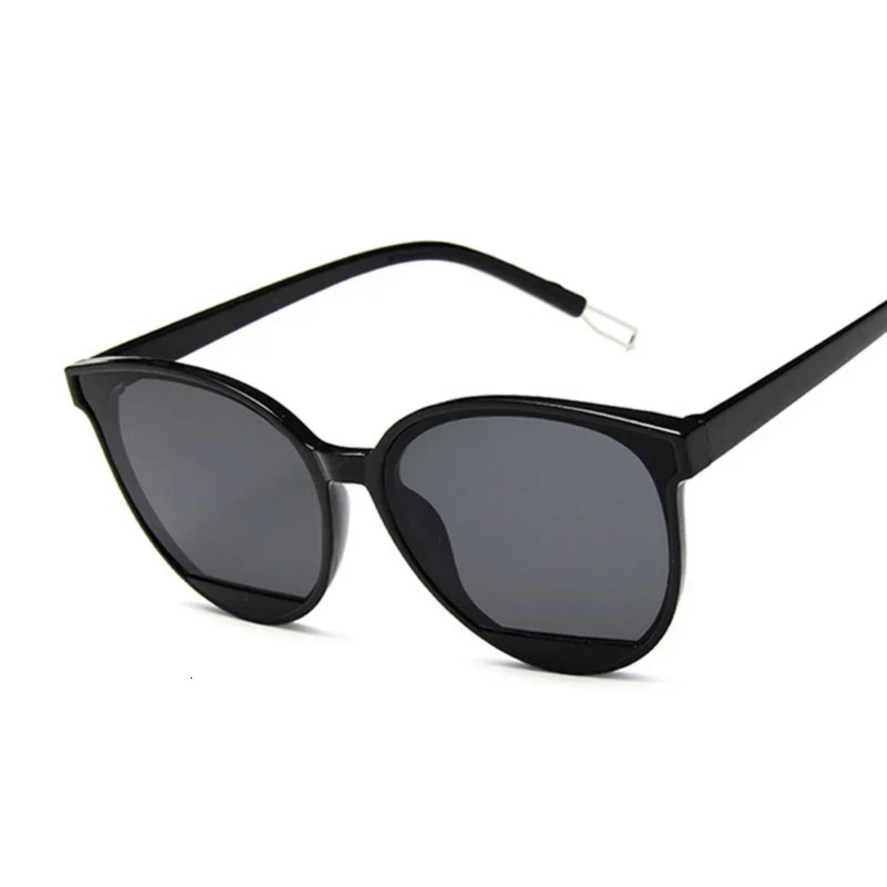 Nowe modne okulary przeciwsłon – Vintage Fashion Female recenzja i cena